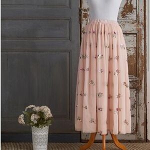 NWT Chic Floral Embroidered Elestory Skirt in Soft Pink